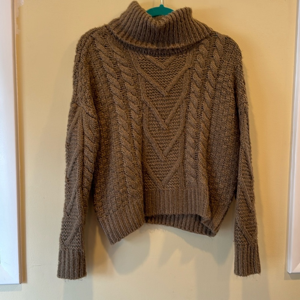 Brown sweater cute with leggings